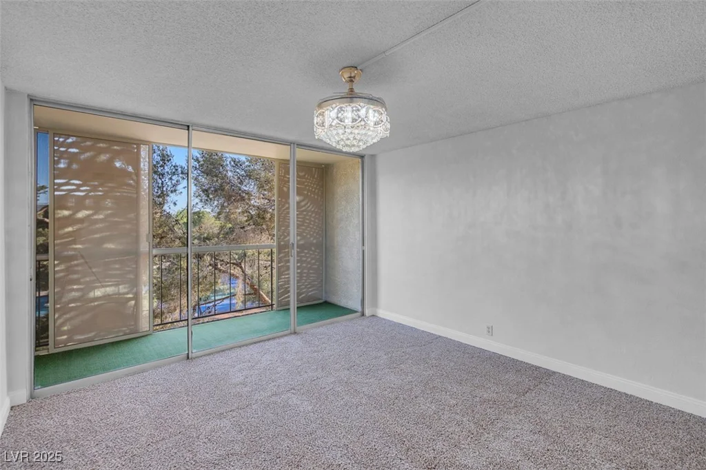 725 Royal Crest, Las Vegas, NV 89169