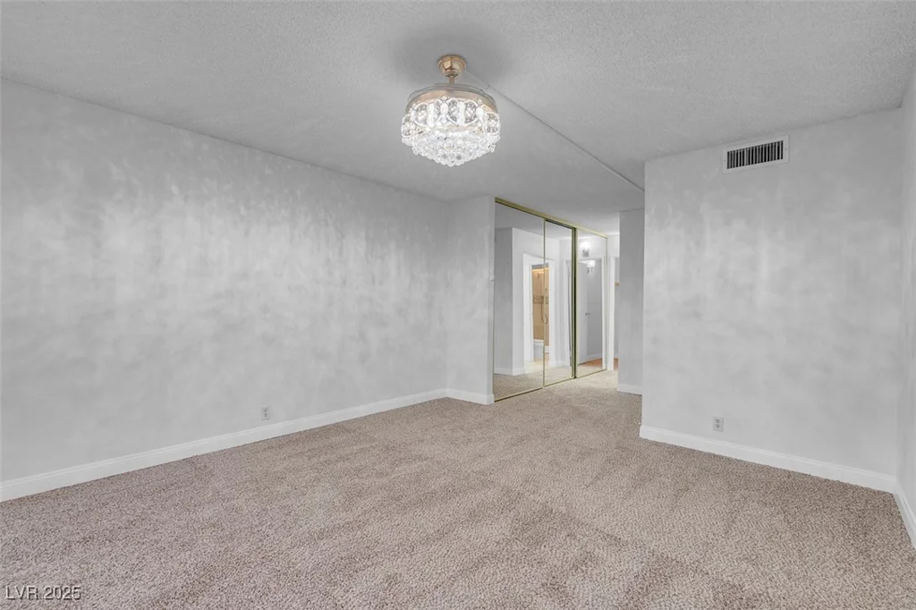 725 Royal Crest, Las Vegas, NV 89169