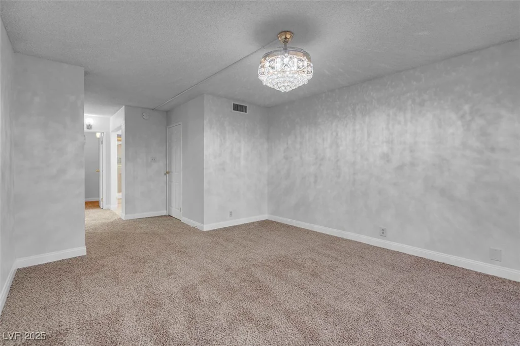 725 Royal Crest, Las Vegas, NV 89169