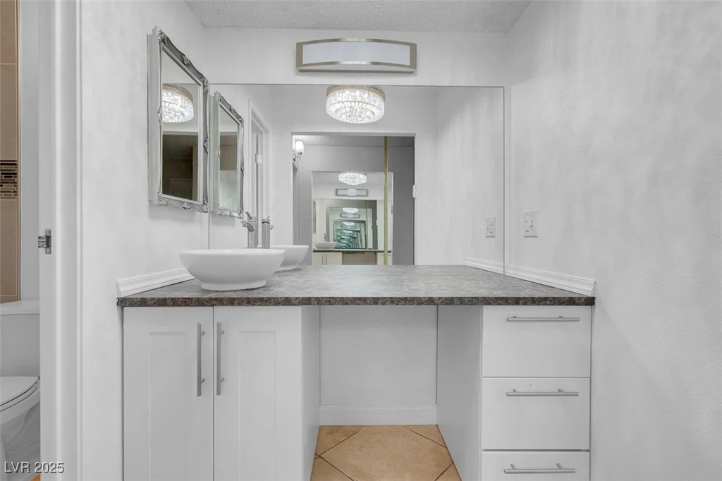 725 Royal Crest, Las Vegas, NV 89169