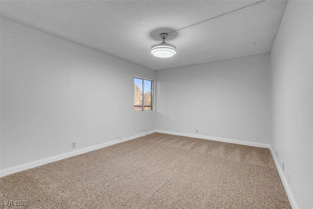 725 Royal Crest, Las Vegas, NV 89169