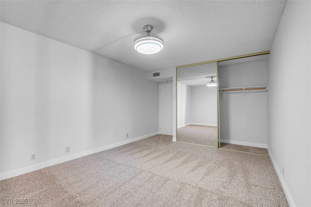 725 Royal Crest, Las Vegas, NV 89169