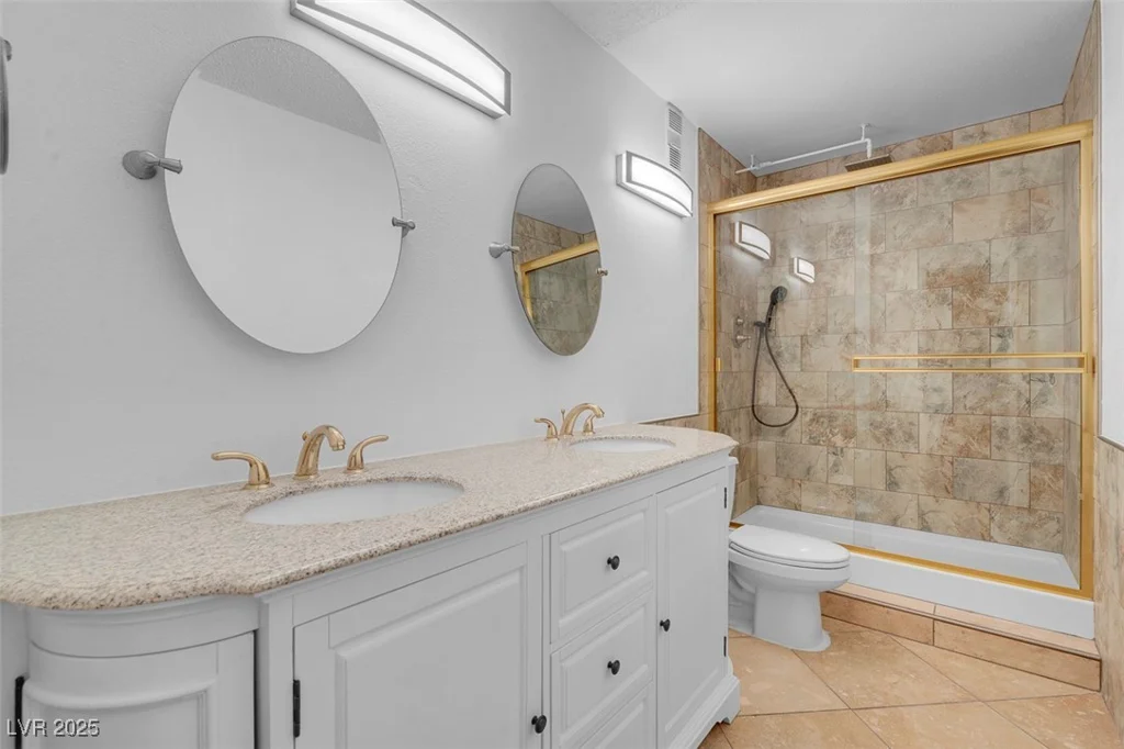 725 Royal Crest, Las Vegas, NV 89169