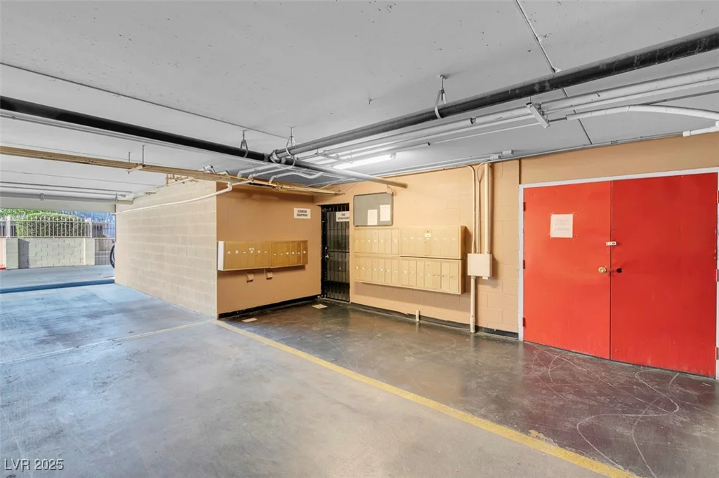 725 Royal Crest, Las Vegas, NV 89169