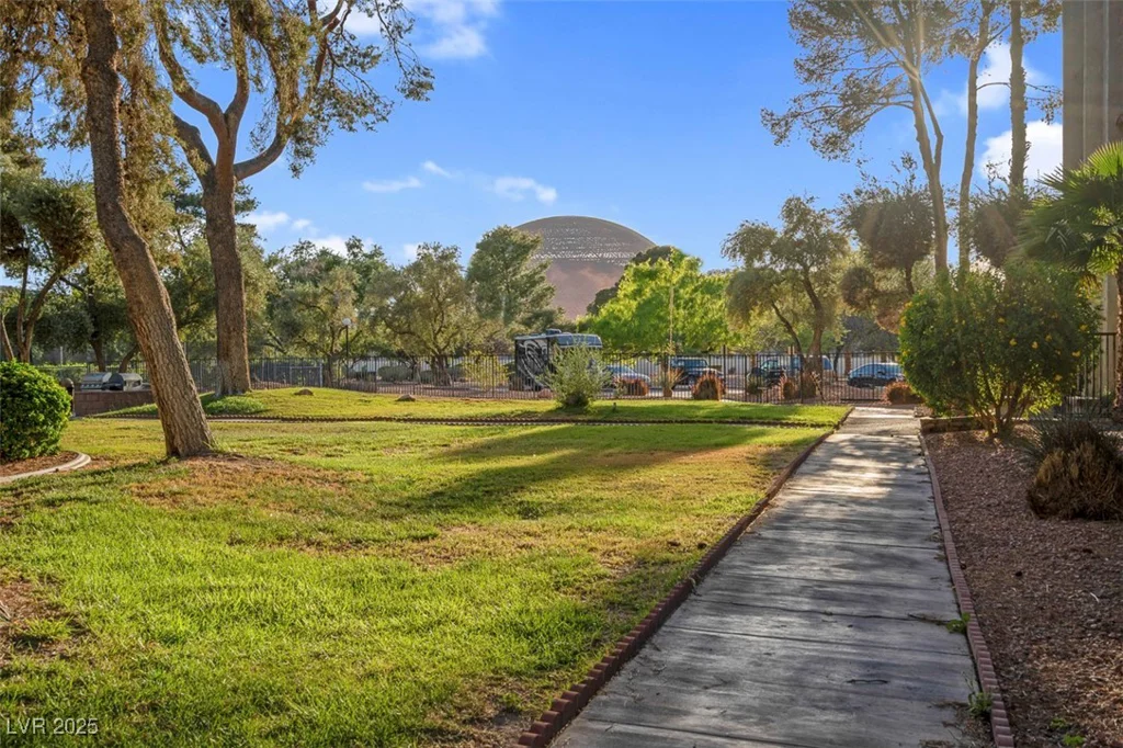 725 Royal Crest, Las Vegas, NV 89169