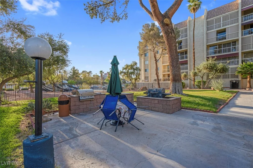 725 Royal Crest, Las Vegas, NV 89169