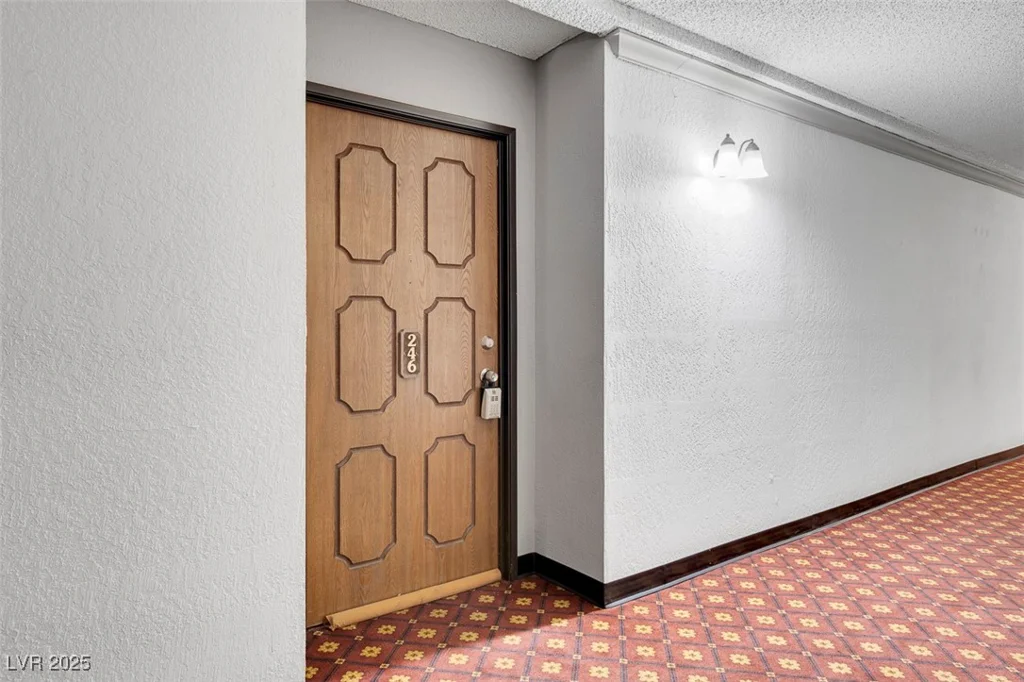 725 Royal Crest, Las Vegas, NV 89169