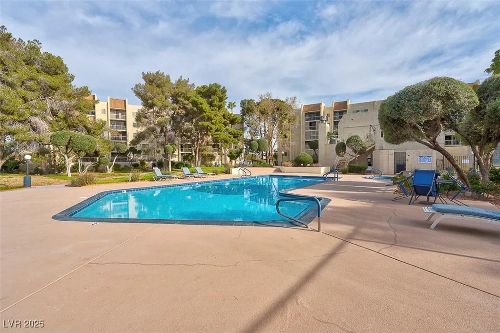 725 Royal Crest, Las Vegas, NV 89169