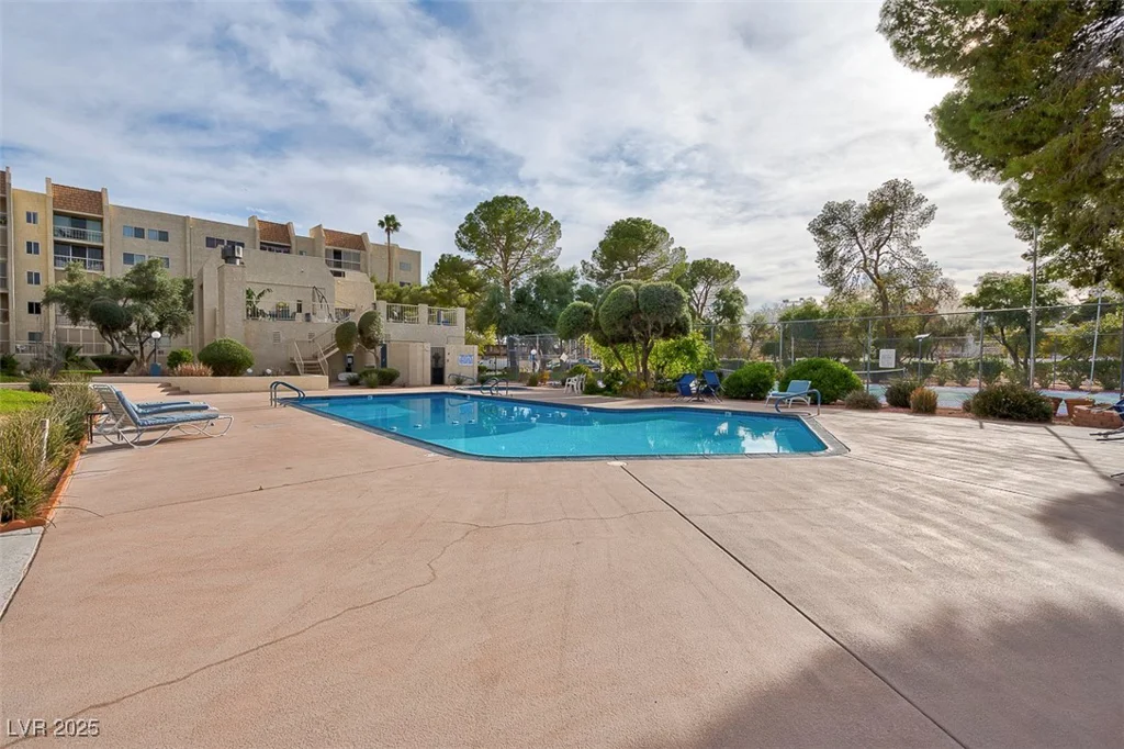 725 Royal Crest, Las Vegas, NV 89169