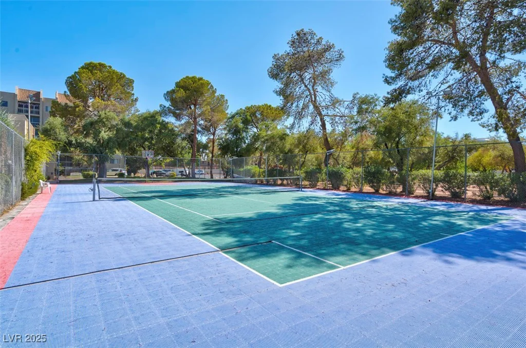 725 Royal Crest, Las Vegas, NV 89169
