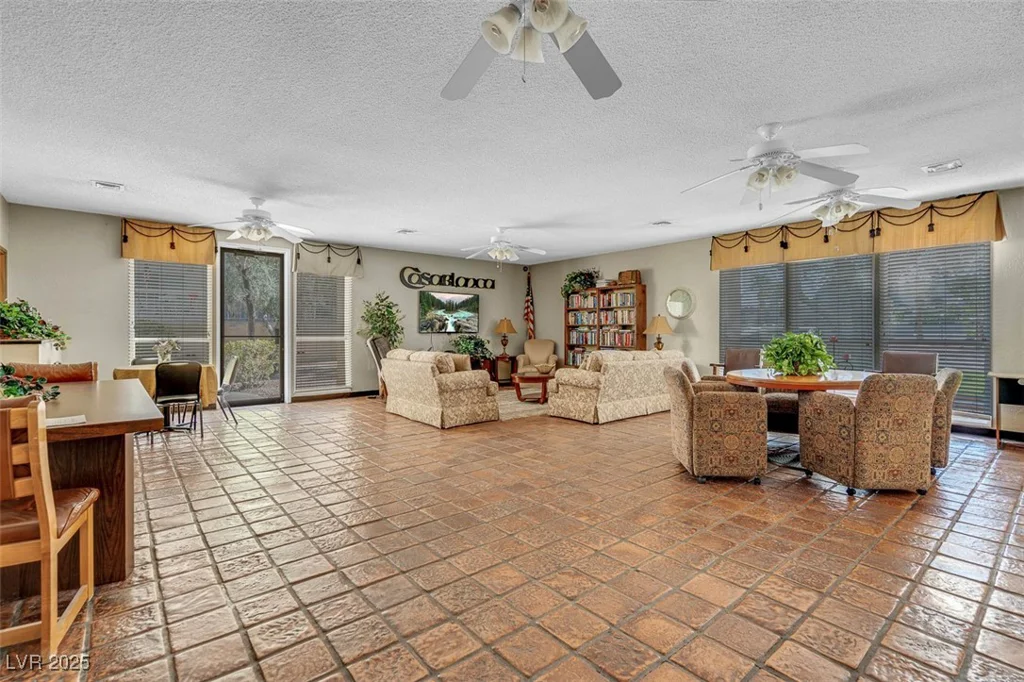 725 Royal Crest, Las Vegas, NV 89169