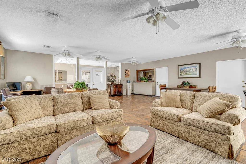 725 Royal Crest, Las Vegas, NV 89169