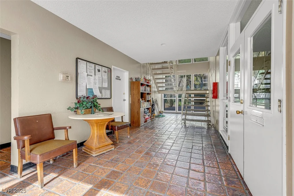 725 Royal Crest, Las Vegas, NV 89169