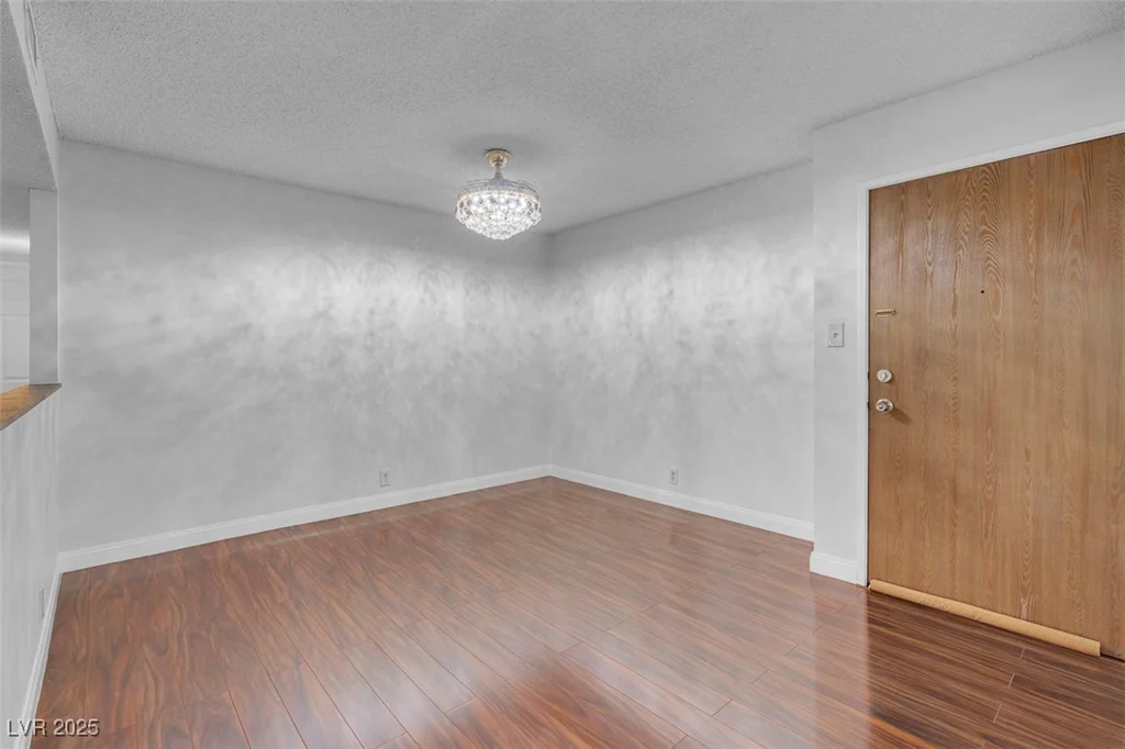 725 Royal Crest, Las Vegas, NV 89169