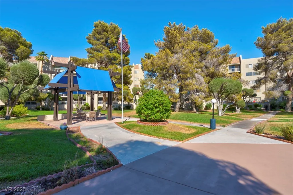 725 Royal Crest, Las Vegas, NV 89169