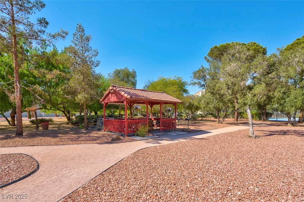 725 Royal Crest, Las Vegas, NV 89169