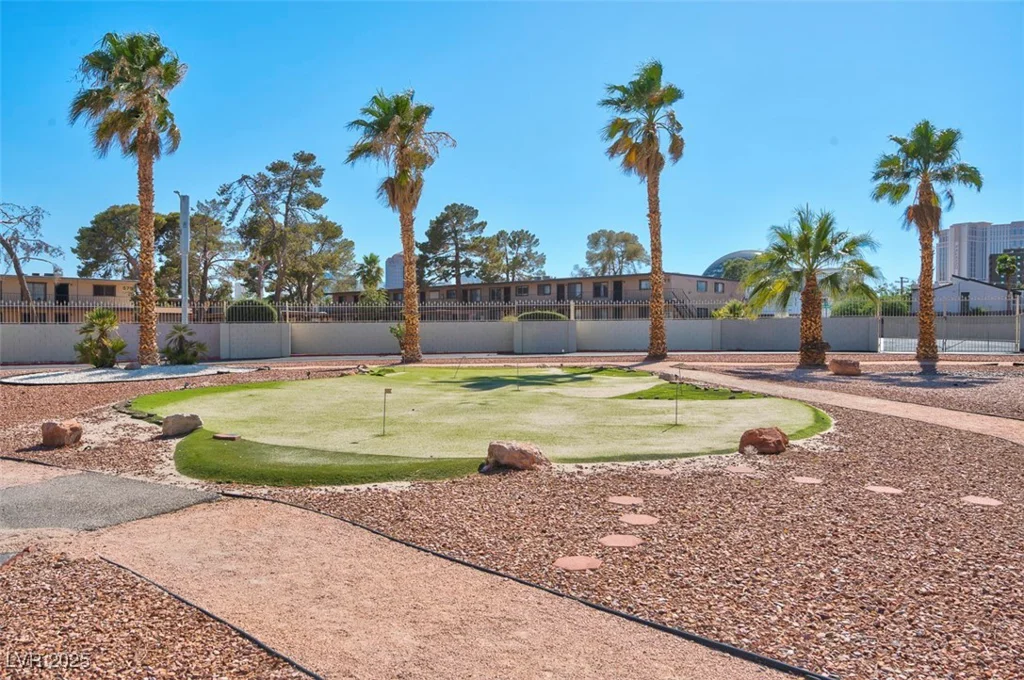 725 Royal Crest, Las Vegas, NV 89169
