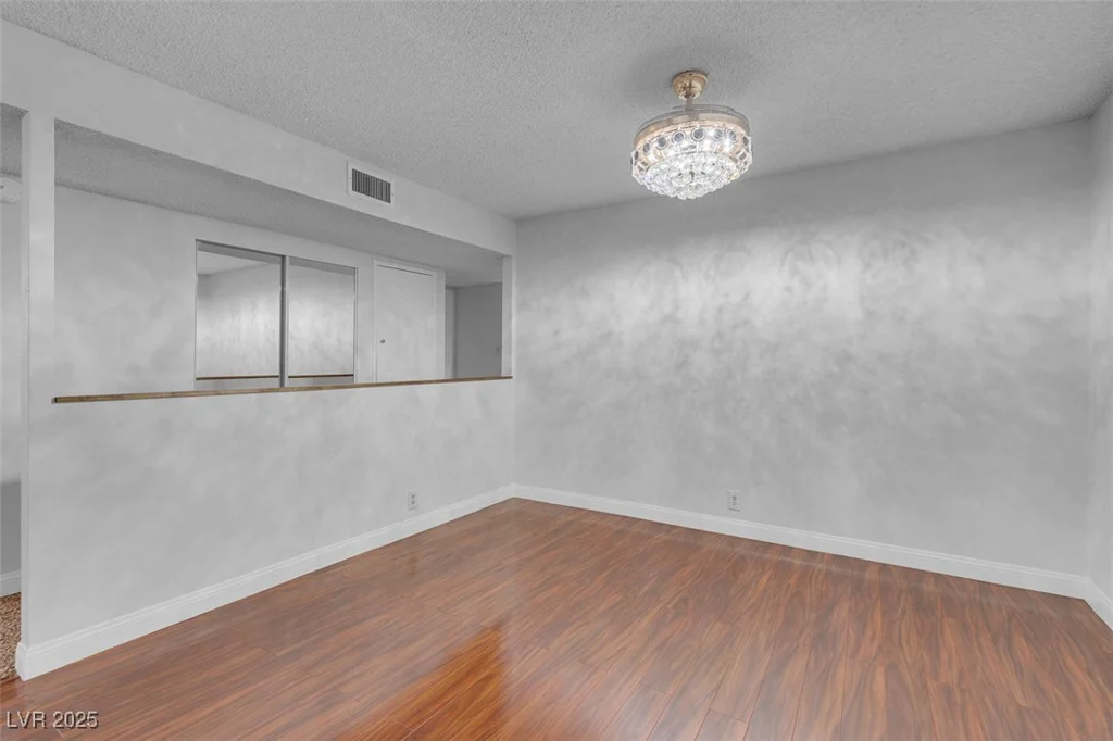 725 Royal Crest, Las Vegas, NV 89169