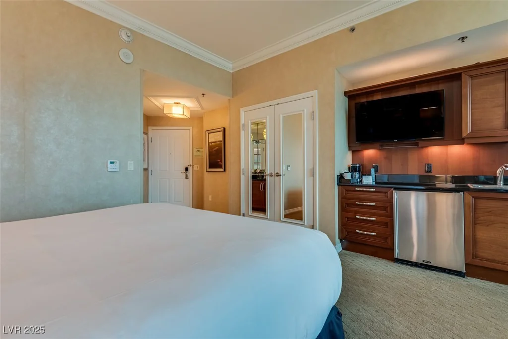 145 Harmon, Las Vegas, NV 89109