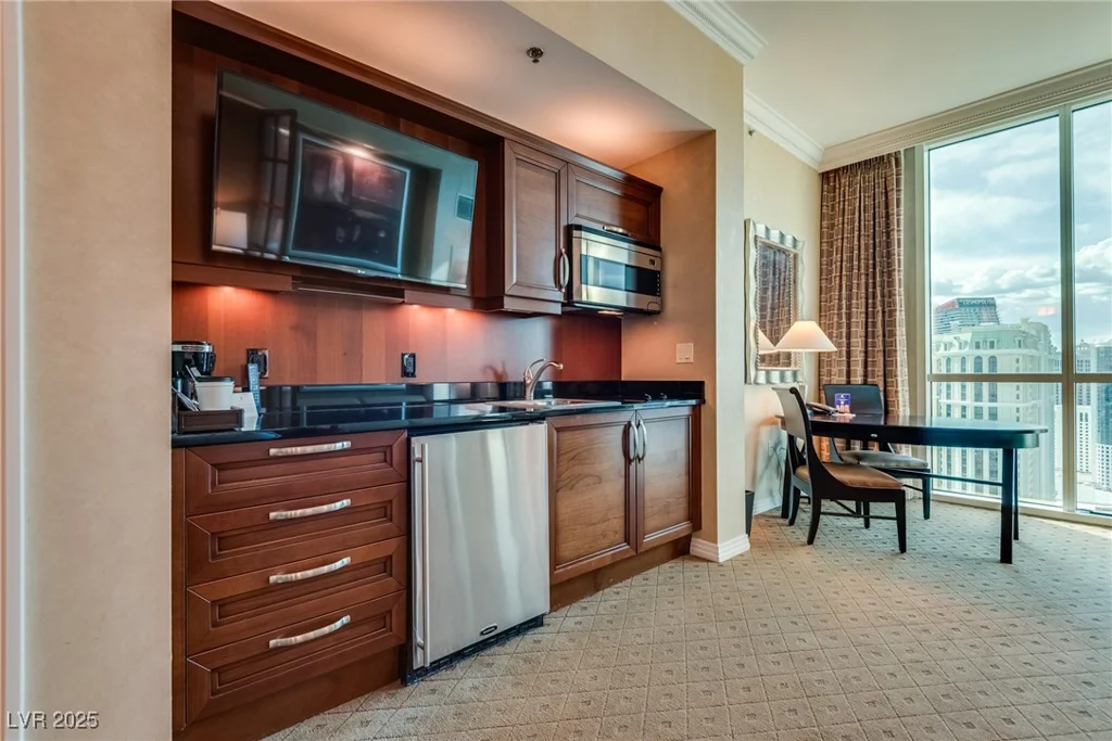 145 Harmon, Las Vegas, NV 89109