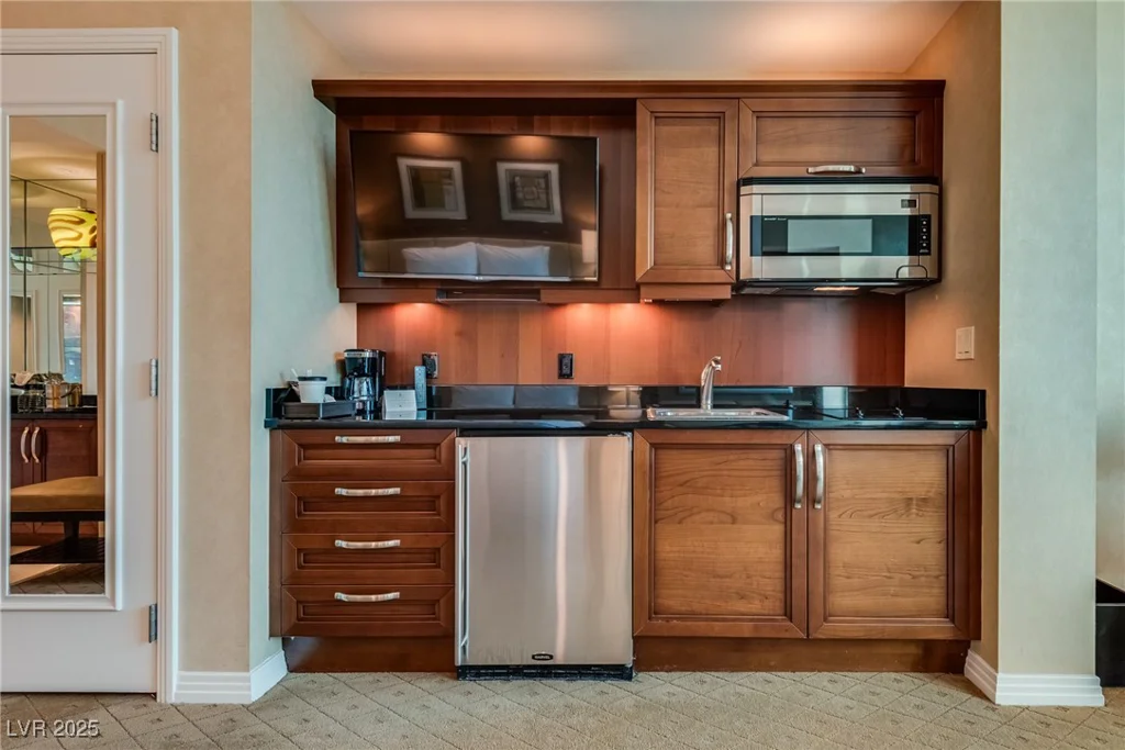 145 Harmon, Las Vegas, NV 89109