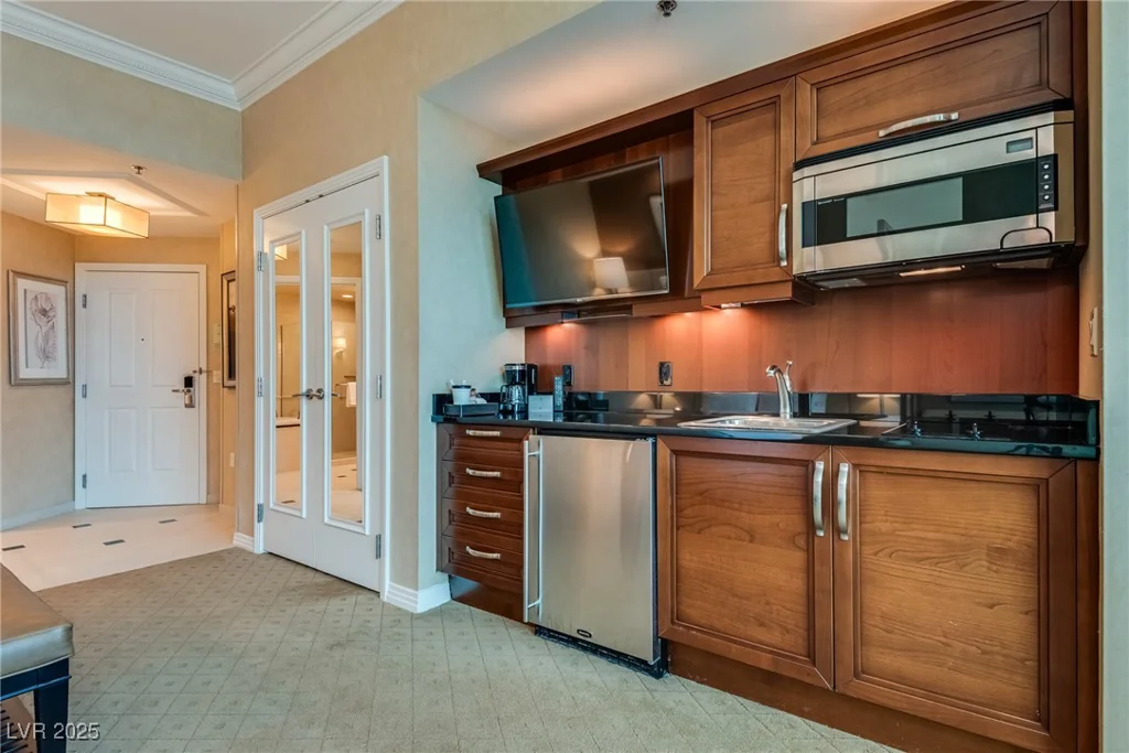 145 Harmon, Las Vegas, NV 89109