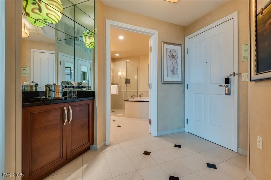 145 Harmon, Las Vegas, NV 89109