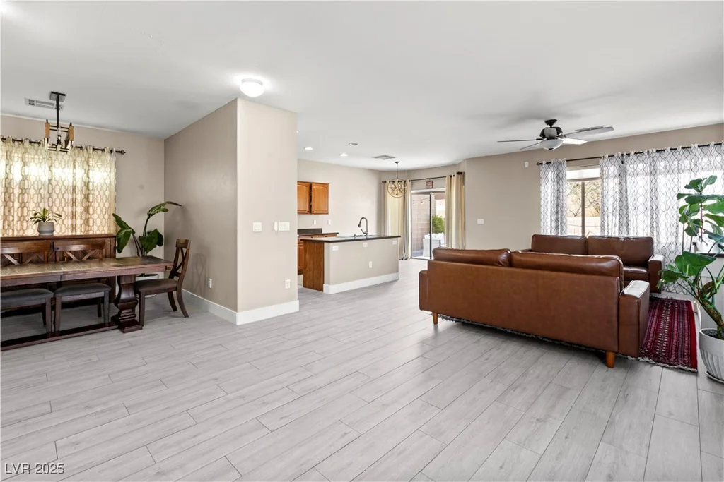 10624 Tuckermans, Las Vegas, NV 89129
