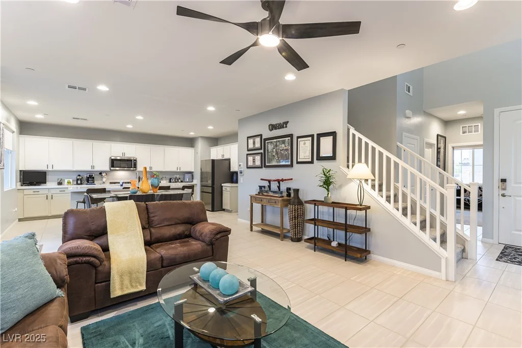 10372 Thurso, Las Vegas, NV 89166