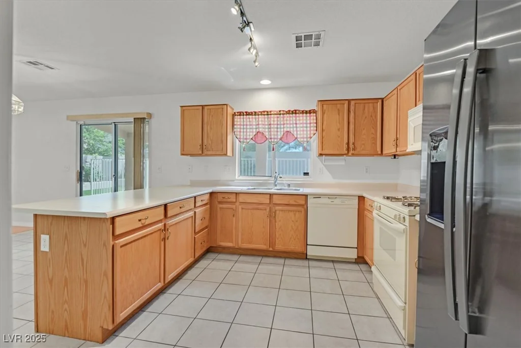 681 Peach Coral, Las Vegas, NV 89183