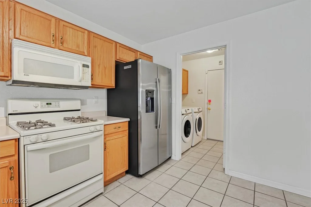 681 Peach Coral, Las Vegas, NV 89183