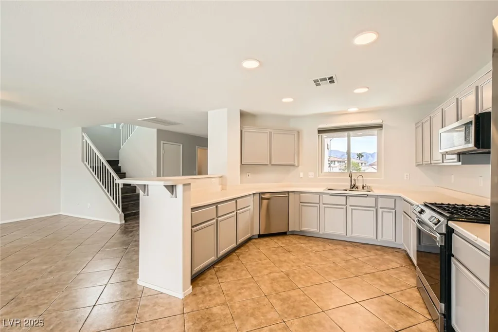 7829 Lovely Pine, Las Vegas, NV 89143