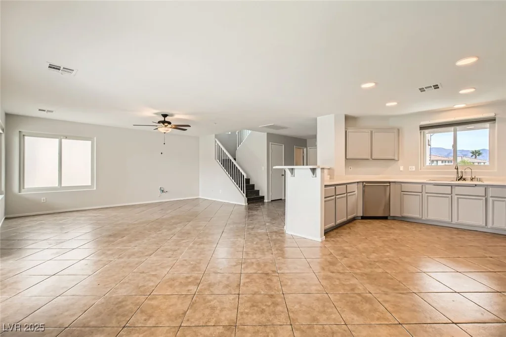 7829 Lovely Pine, Las Vegas, NV 89143