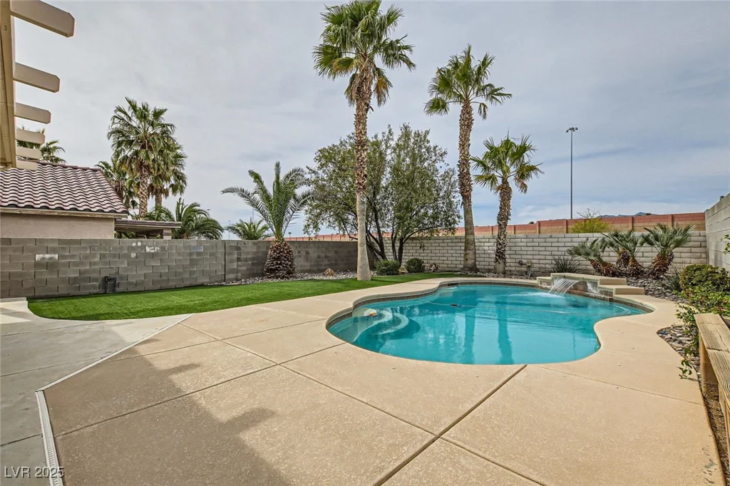 7829 Lovely Pine, Las Vegas, NV 89143