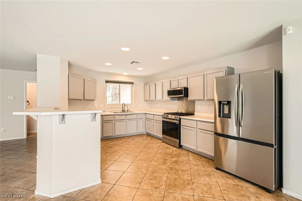 7829 Lovely Pine, Las Vegas, NV 89143