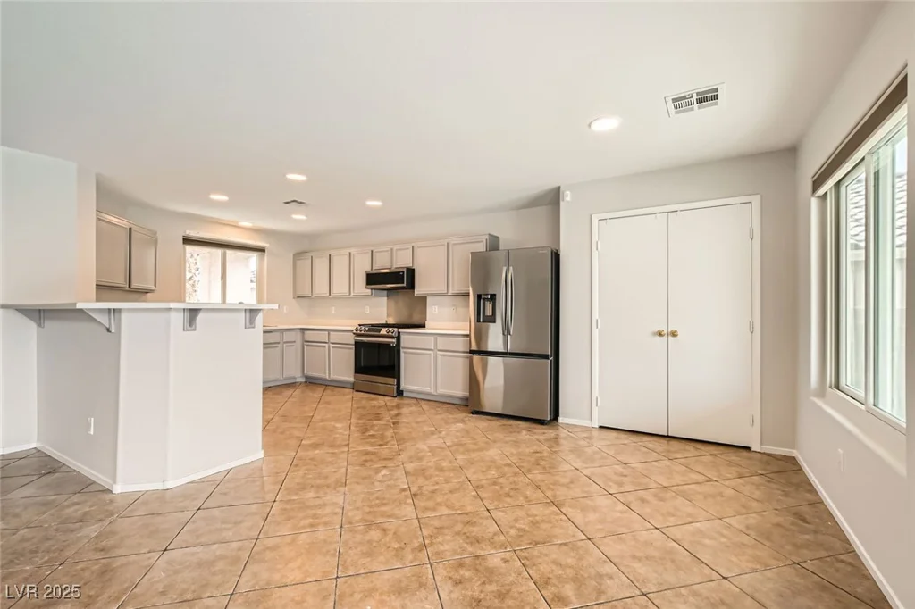 7829 Lovely Pine, Las Vegas, NV 89143