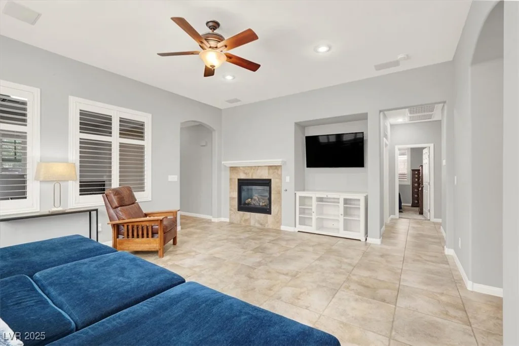 7806 Sundial Peak, Las Vegas, NV 89166