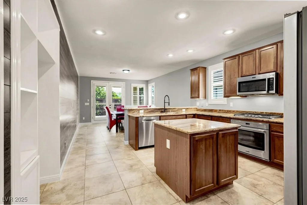 7806 Sundial Peak, Las Vegas, NV 89166