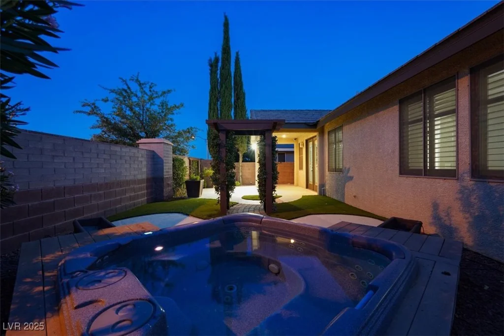 7806 Sundial Peak, Las Vegas, NV 89166