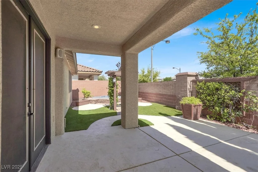 7806 Sundial Peak, Las Vegas, NV 89166