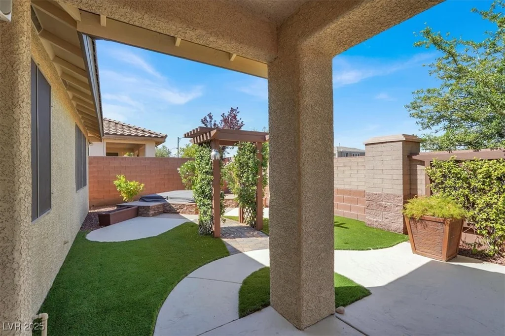 7806 Sundial Peak, Las Vegas, NV 89166