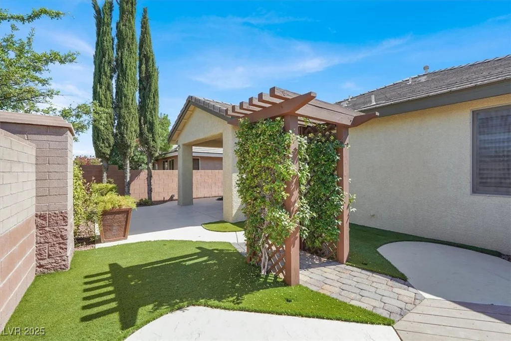 7806 Sundial Peak, Las Vegas, NV 89166