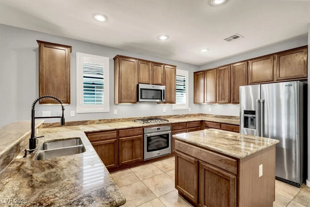 7806 Sundial Peak, Las Vegas, NV 89166