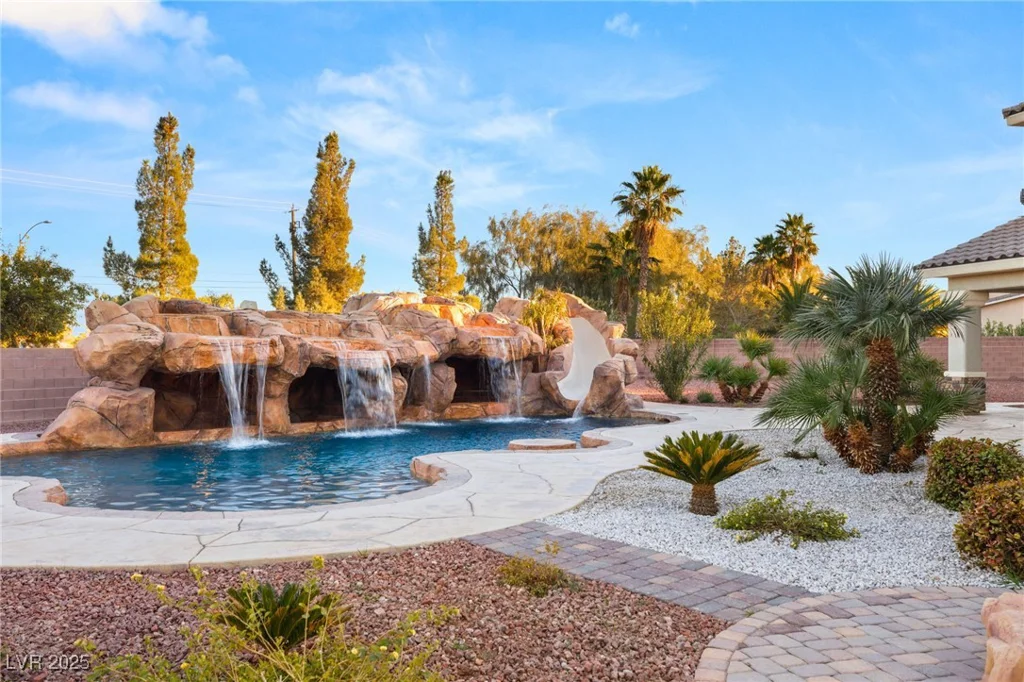 6004 Chessington, Las Vegas, NV 89131