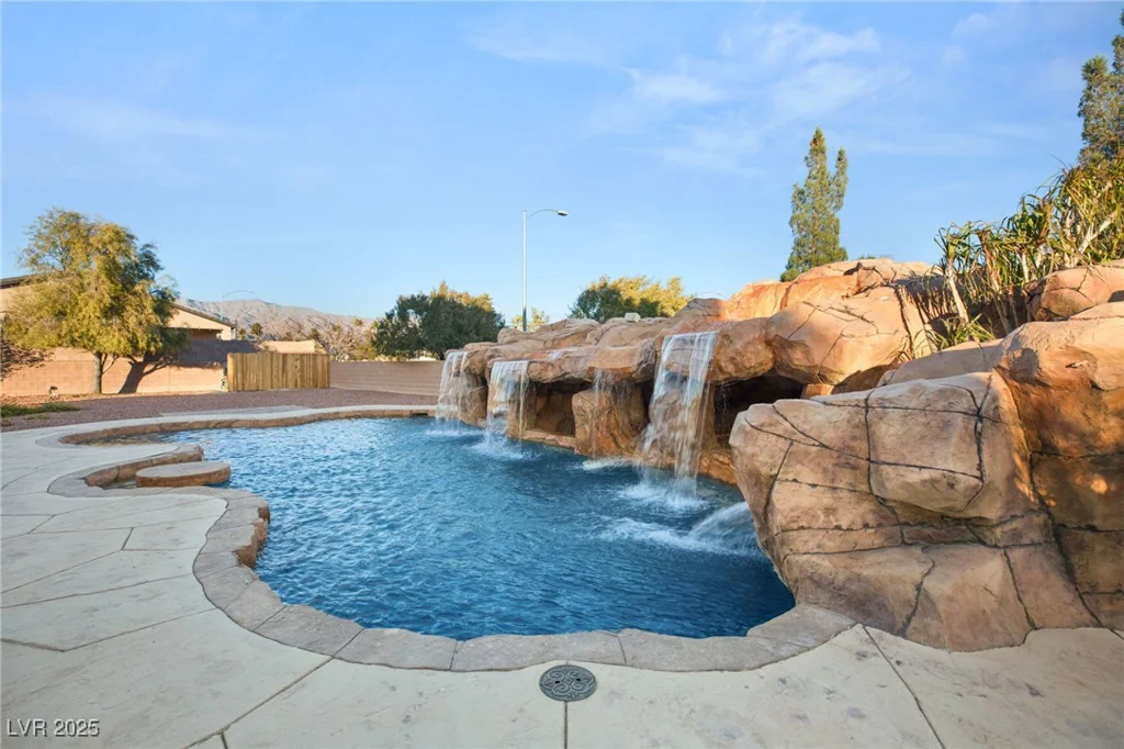 6004 Chessington, Las Vegas, NV 89131