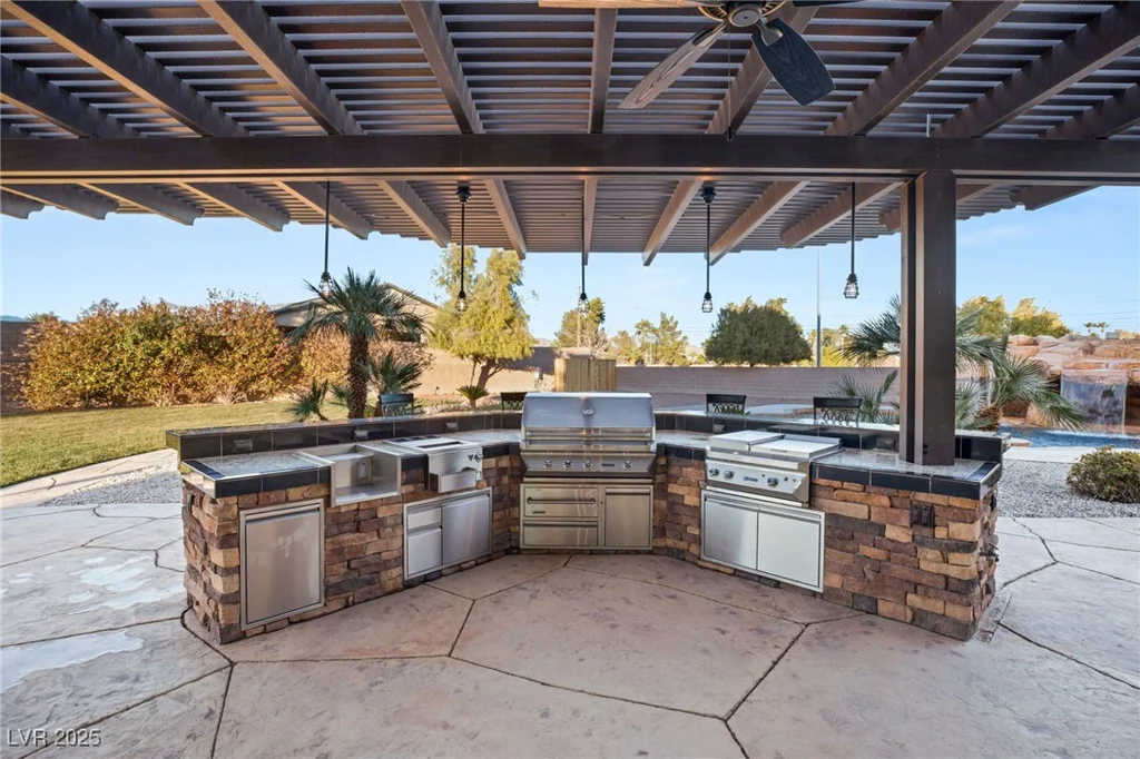 6004 Chessington, Las Vegas, NV 89131