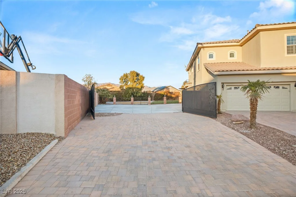 6004 Chessington, Las Vegas, NV 89131