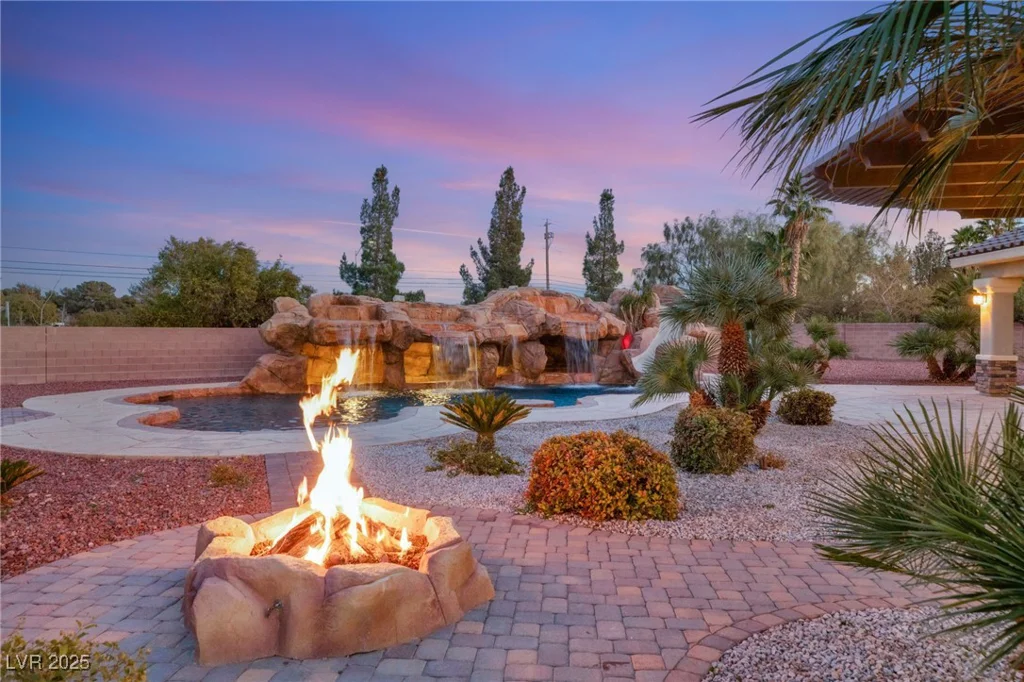 6004 Chessington, Las Vegas, NV 89131