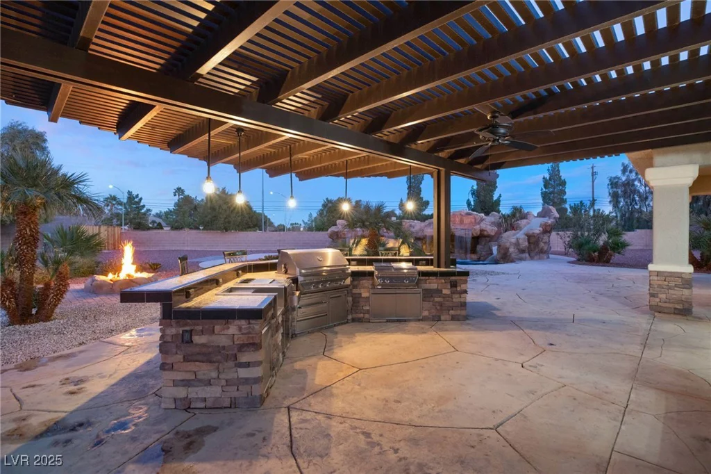 6004 Chessington, Las Vegas, NV 89131