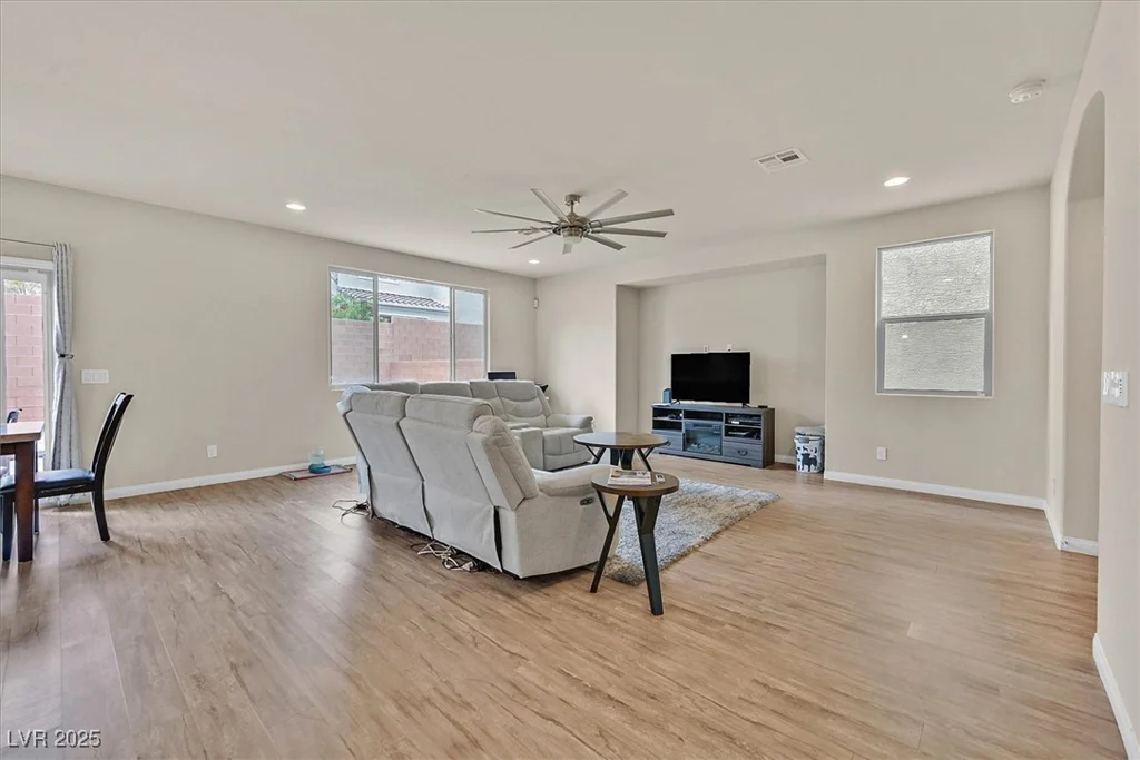 8919 Don Valley, Las Vegas, NV 89148